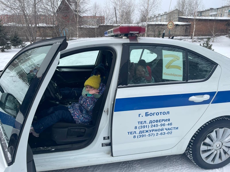 Сотрудники Госавтоинспекции напоминают о правилах вождения в дворовых зонах.
