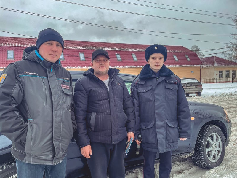 Сотрудники ГИБДД Боготола совместно с главой Боготольского сельсовета и руководителем дорожной организации проверили соблюдение водителями правил перевозки детей.