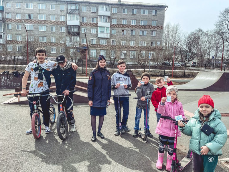 Сотрудники Боготольской Госавтоинспекции напомнили велосипедистам и лицам, управляющим СИМ о безопасности  на дороге.