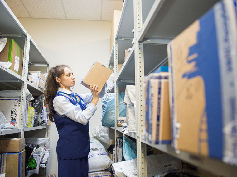 Более 1 400 бесплатных посылок отправили красноярцы в зону проведения СВО. Более 1 400 бесплатных посылок отправили красноярцы в зону проведения СВО.