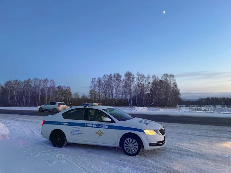 Госавтоинспекторы Боготола напоминают водителям об опасности выезда на полосу встречного движения. Госавтоинспекторы Боготола напоминают водителям об опасности выезда на полосу встречного движения.