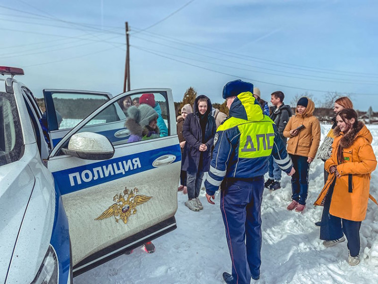 Госавтоинспекторы Боготола исполнили мечту школьников из отдаленного села Тюхтетского округа.