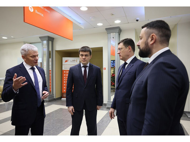 Михаил Котюков представил Александру Новаку лучшие практики Красноярского края по поддержке МСП и развитию креативных индустрий. Михаил Котюков представил Александру Новаку лучшие практики Красноярского края по поддержке МСП и развитию креативных индустрий.